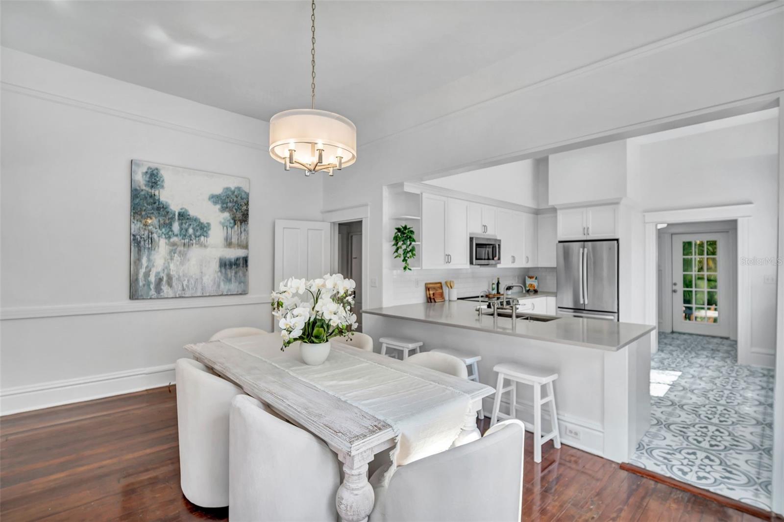 1918 W DEKLE AVE