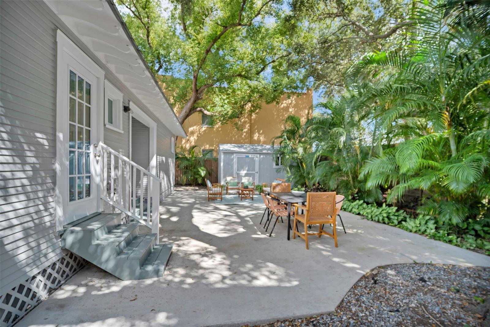 1918 W DEKLE AVE