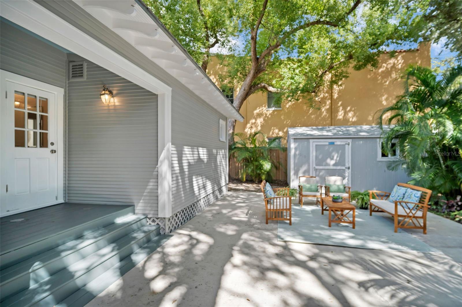 1918 W DEKLE AVE