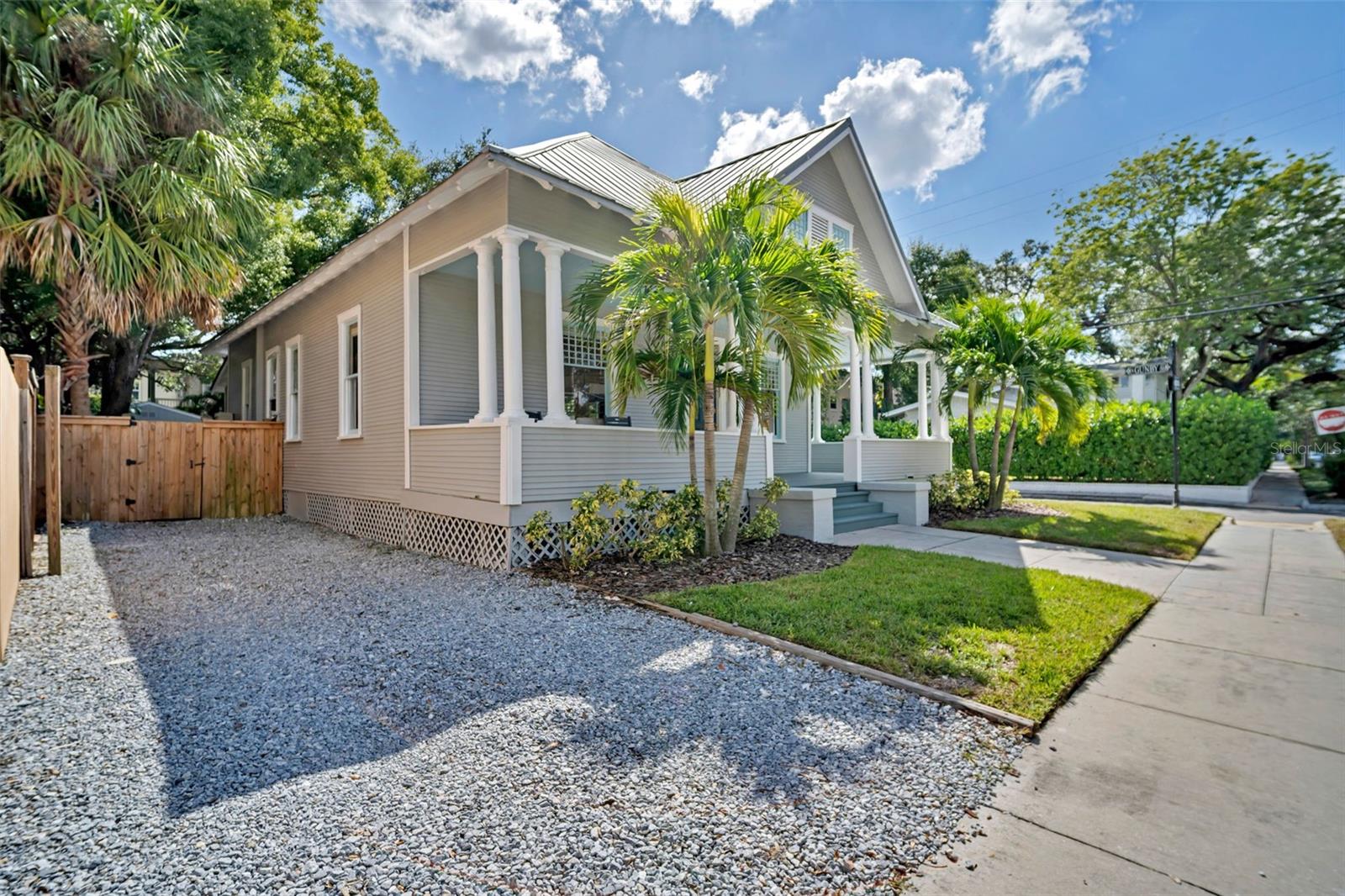 1918 W DEKLE AVE