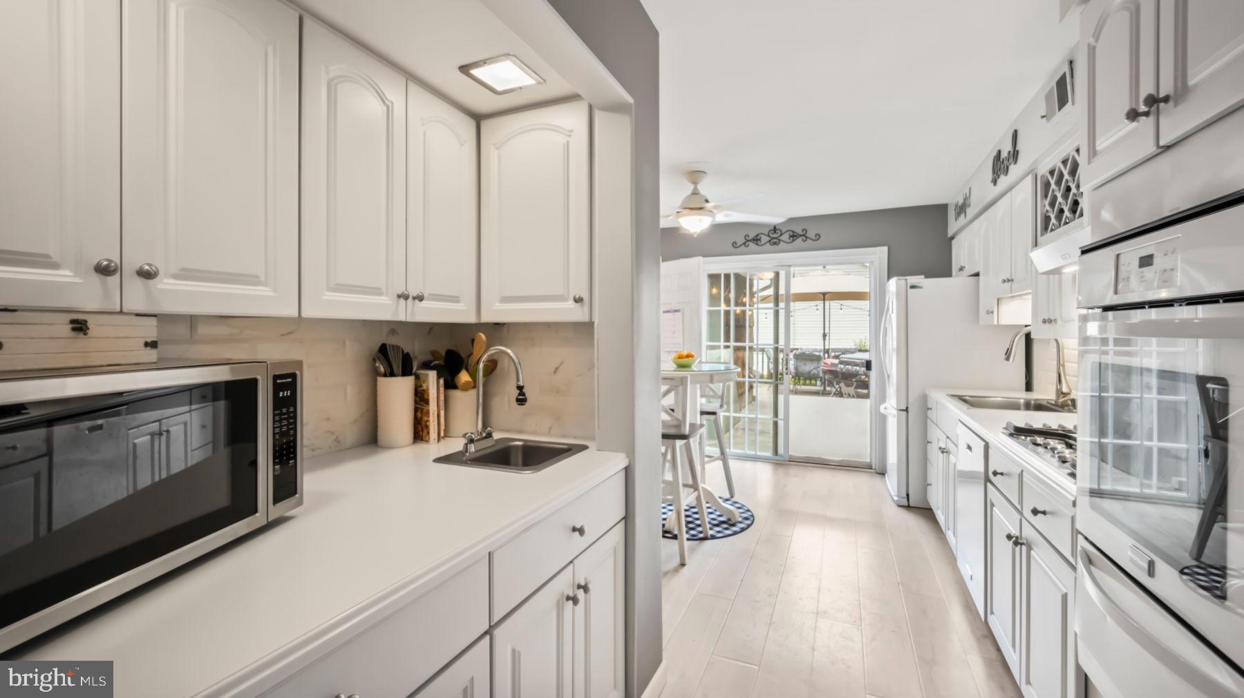 28 ONTARIO WAY