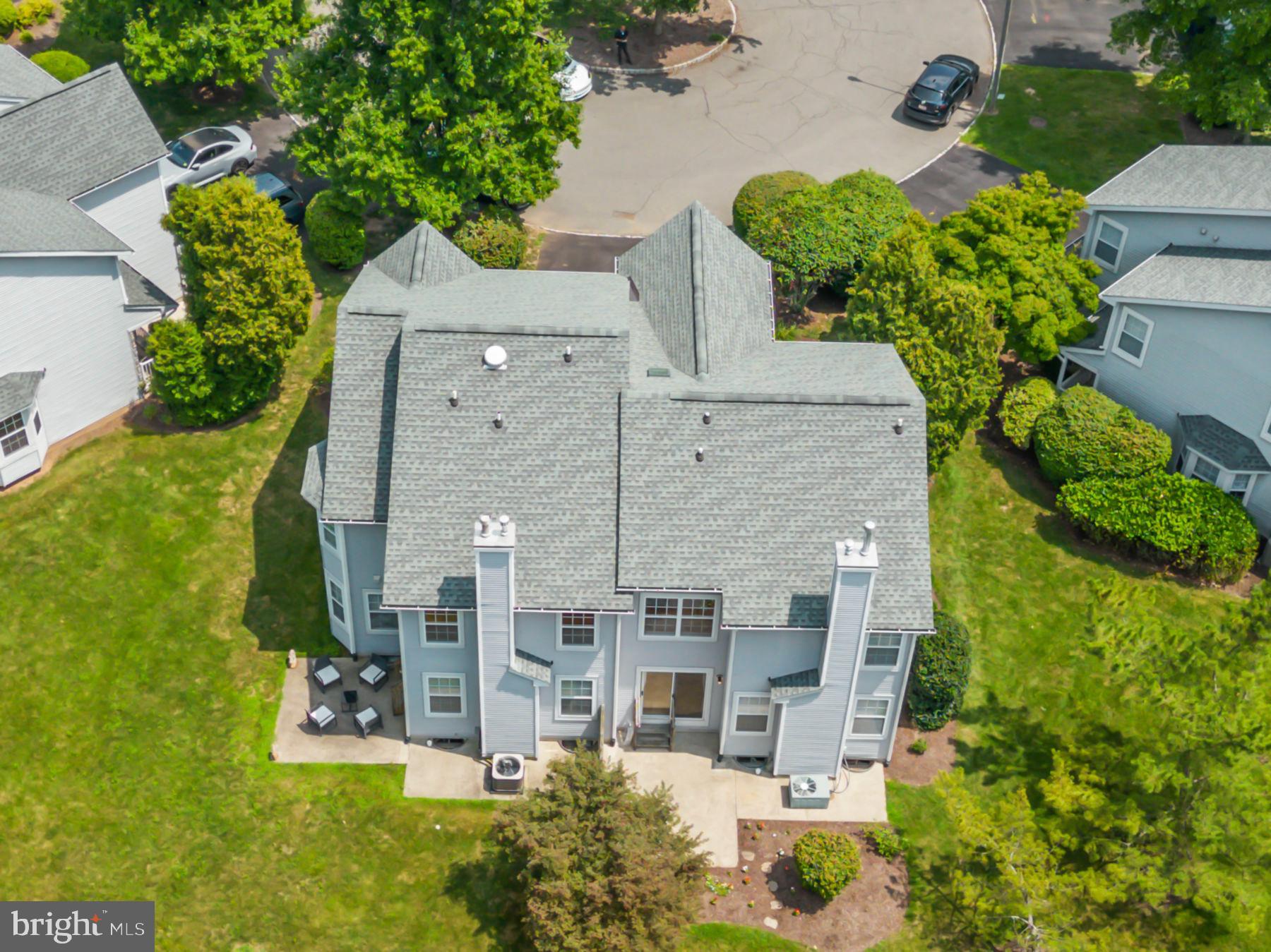 12 VILLAGE COURT