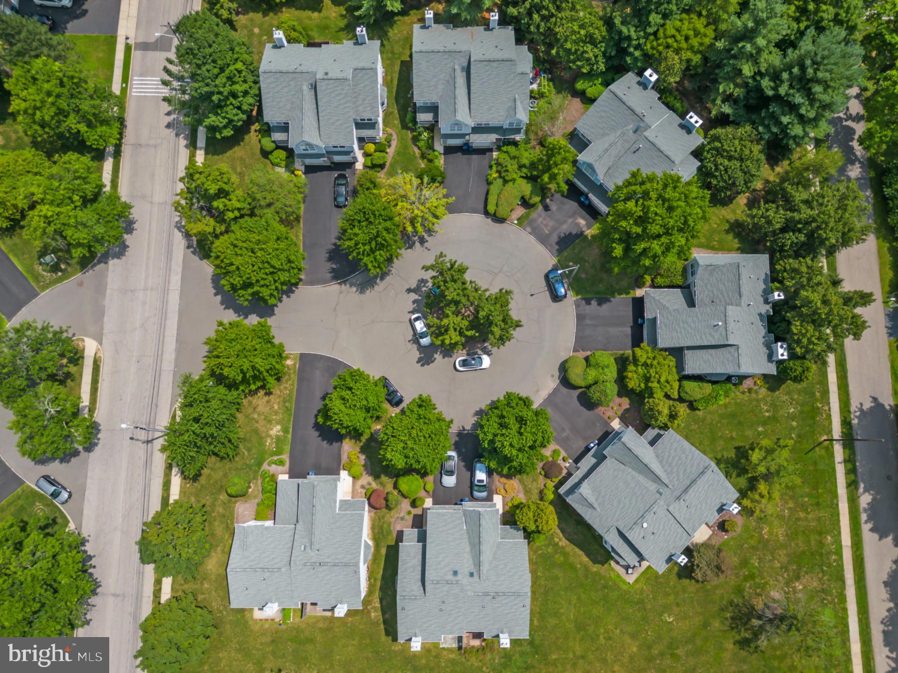 12 VILLAGE COURT