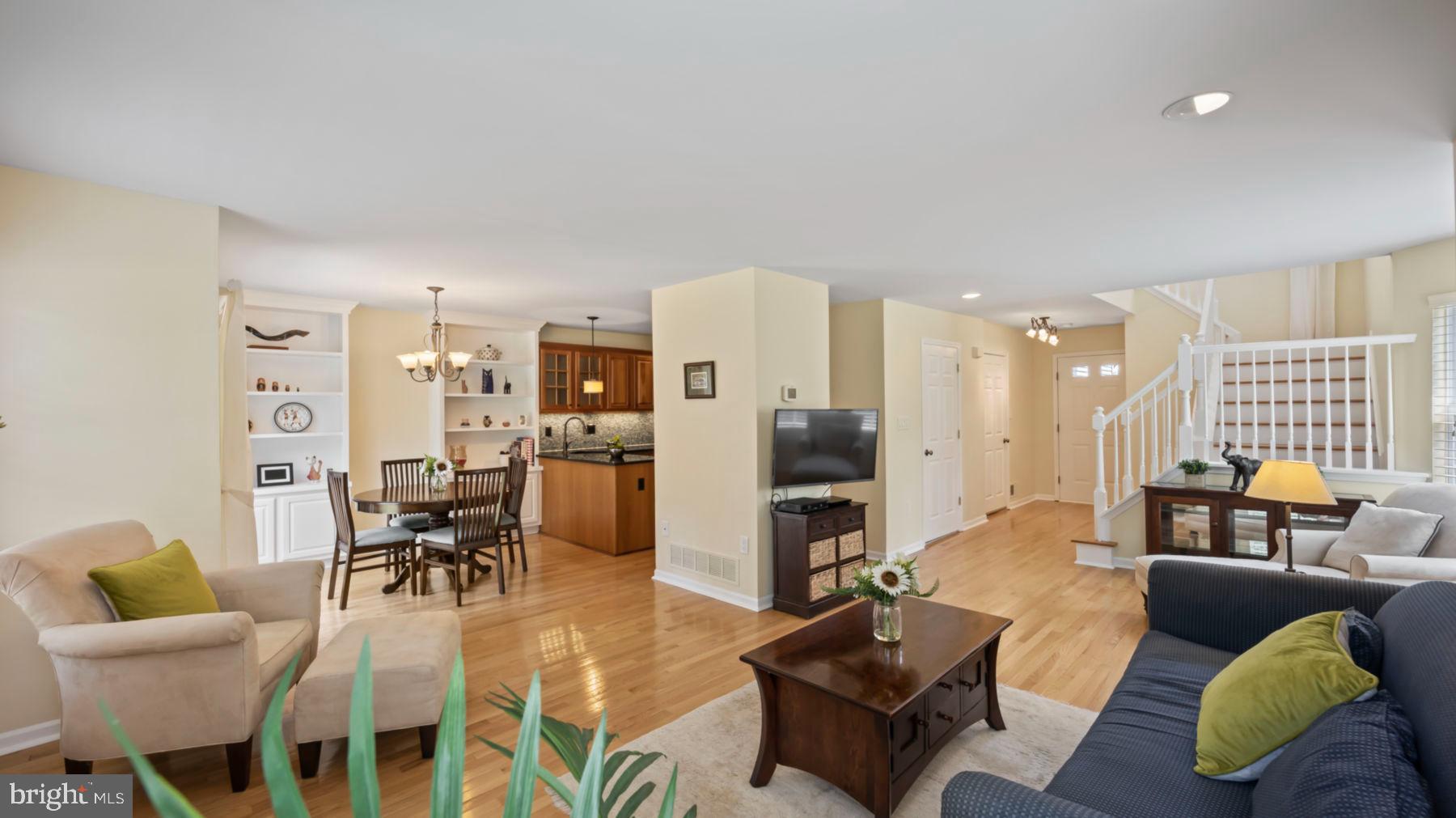 12 VILLAGE COURT