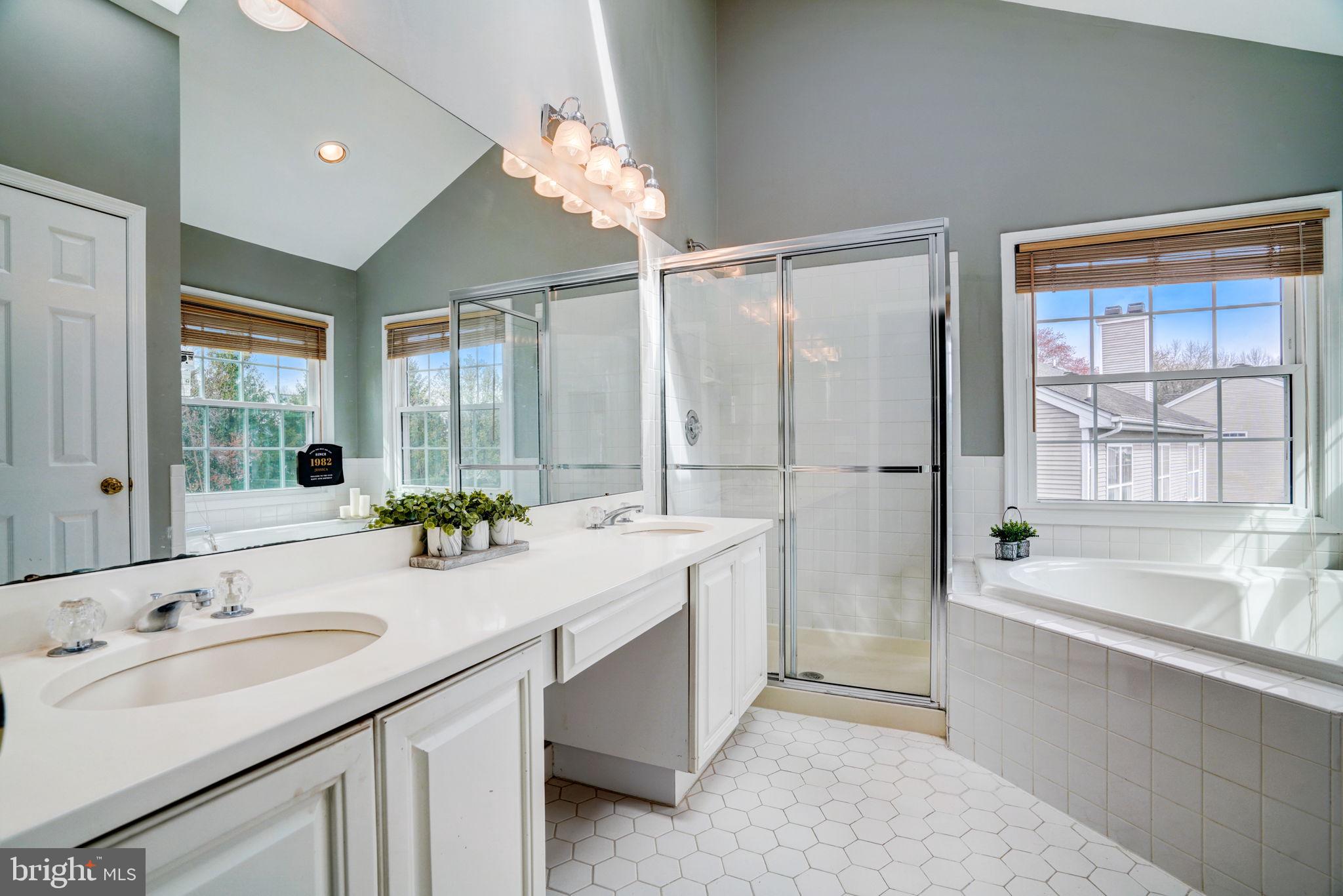14 Larchmont Ct