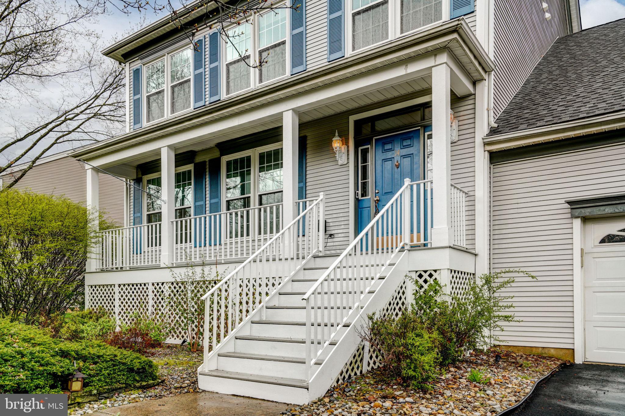 14 Larchmont Ct