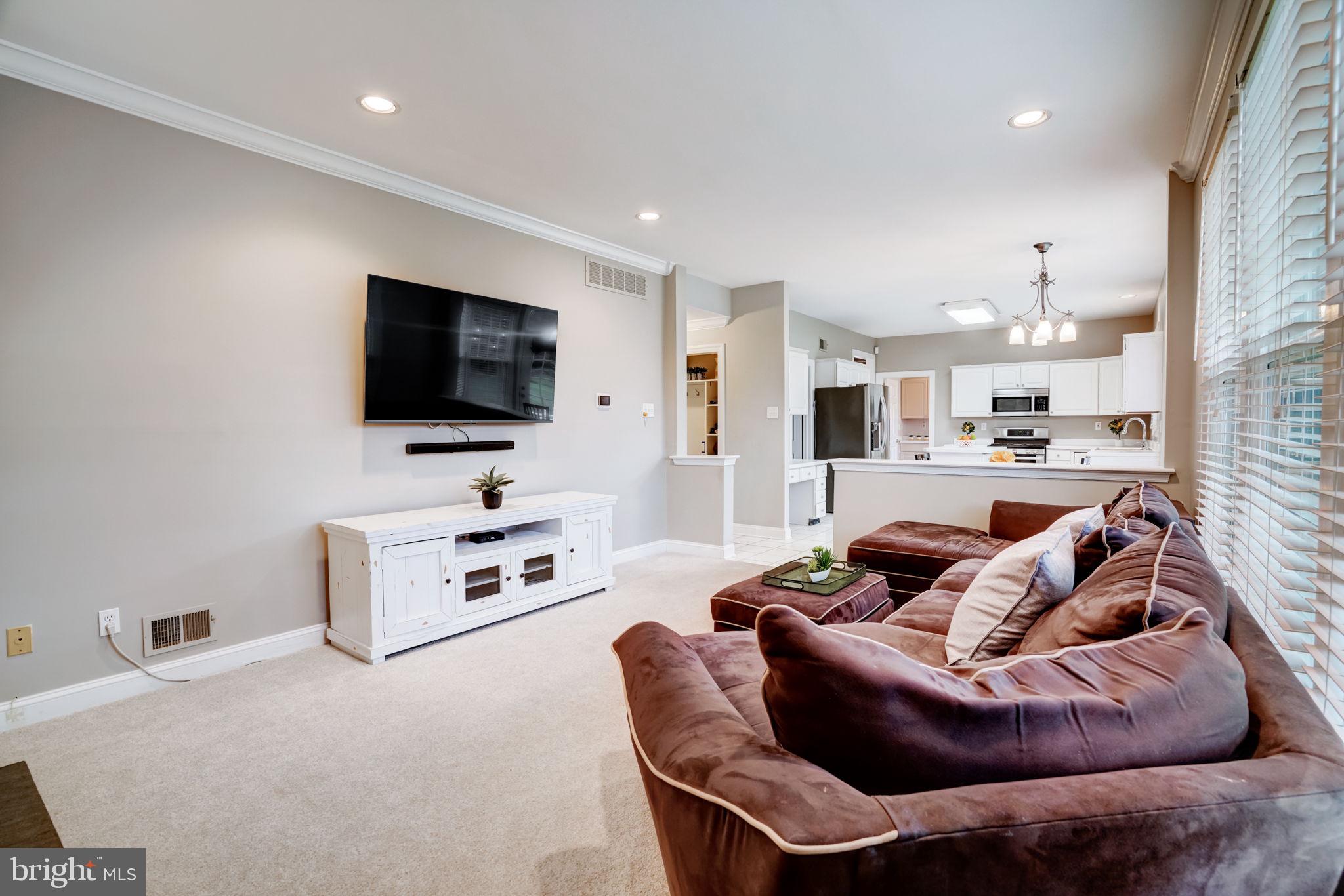 14 Larchmont Ct