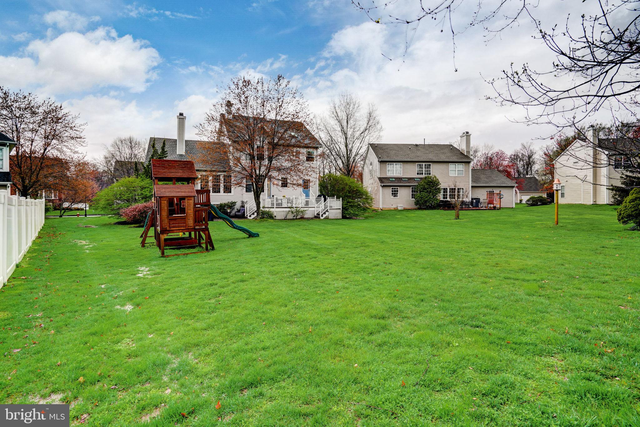 14 Larchmont Ct
