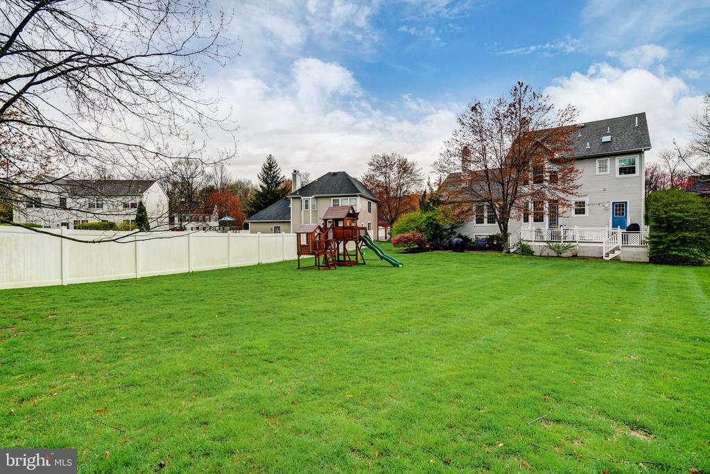 14 Larchmont Ct
