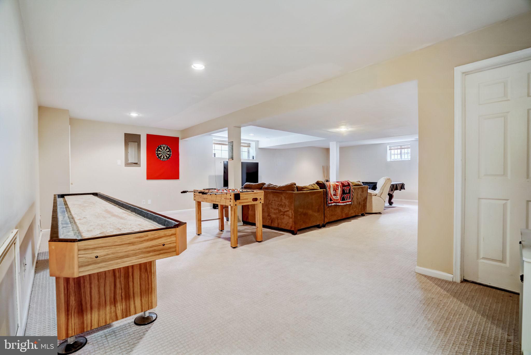 14 Larchmont Ct