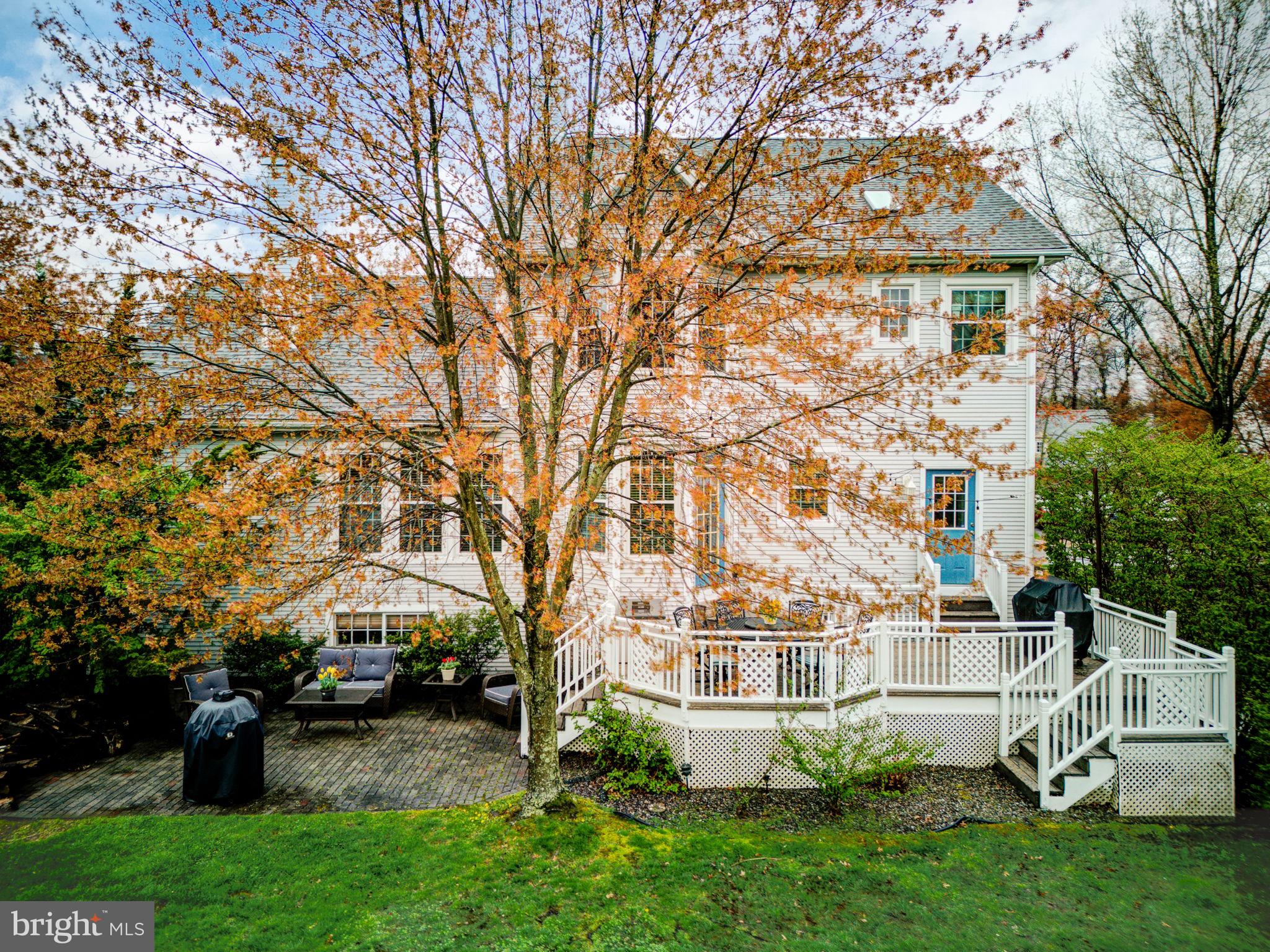 14 Larchmont Ct