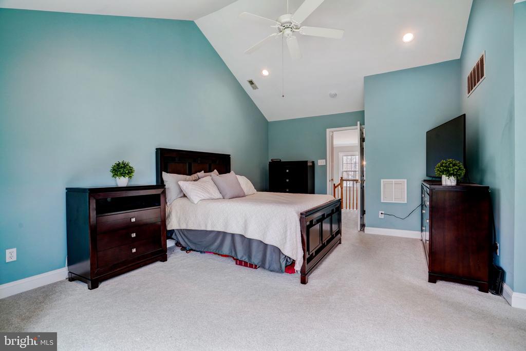 14 Larchmont Ct