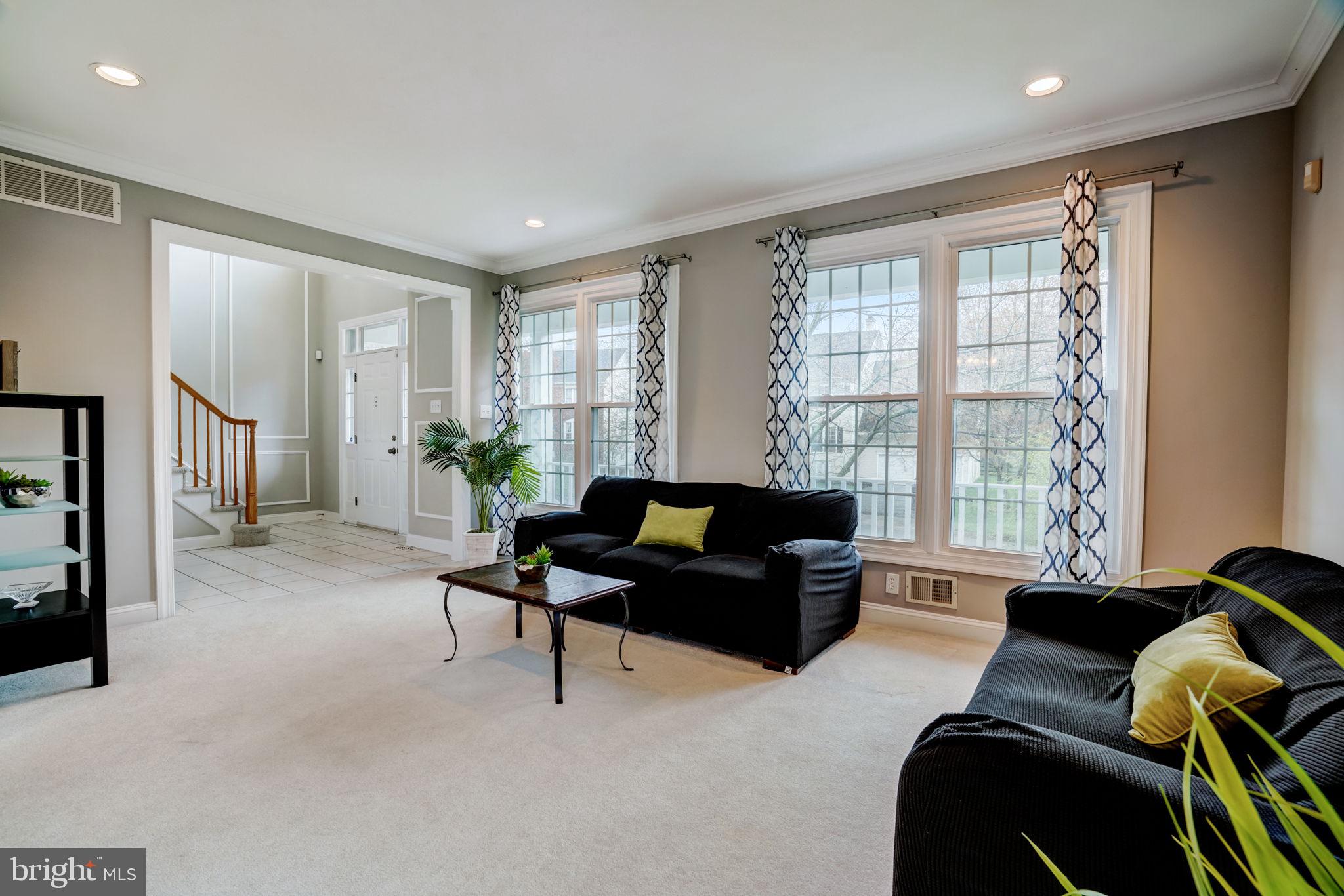 14 Larchmont Ct