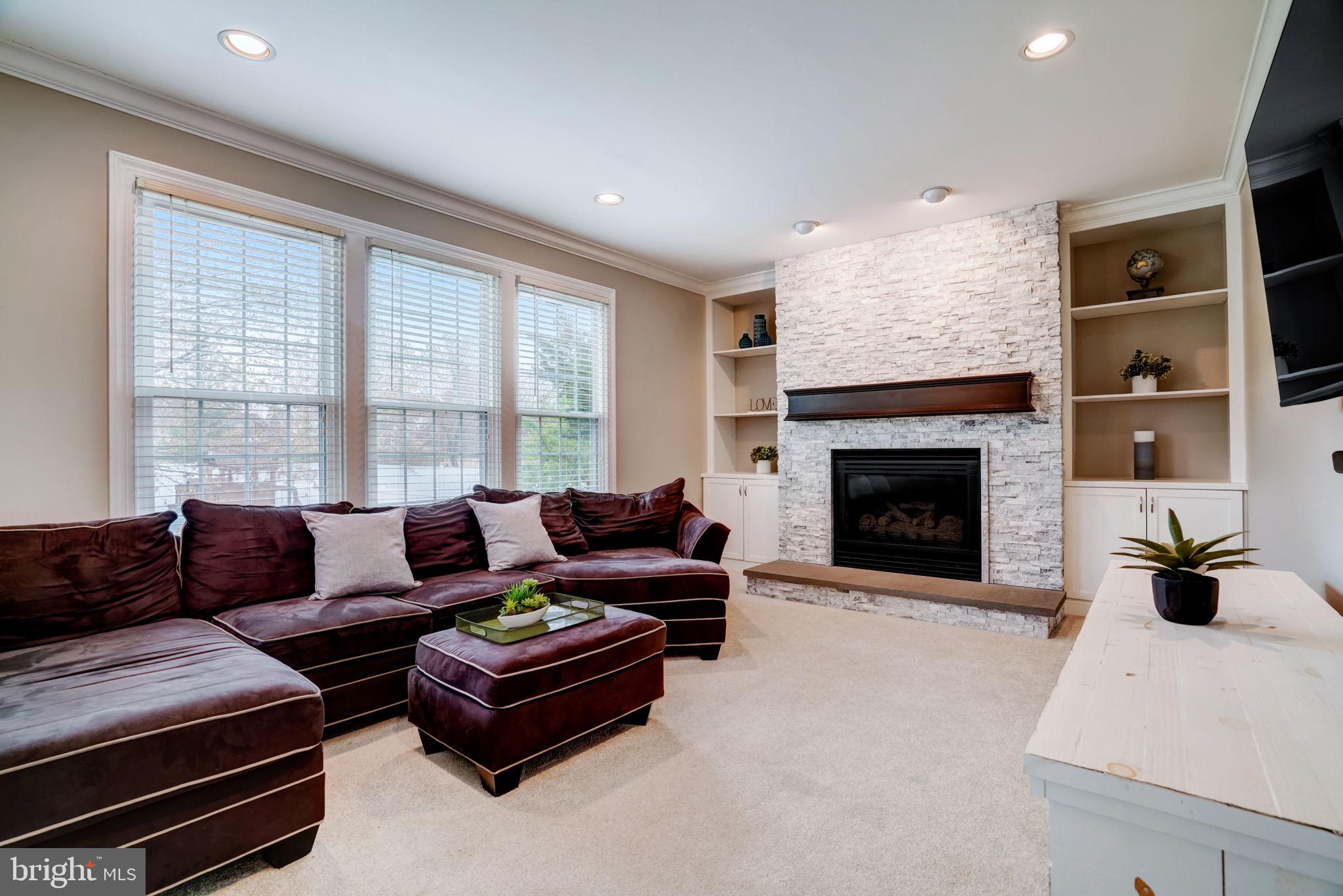14 Larchmont Ct