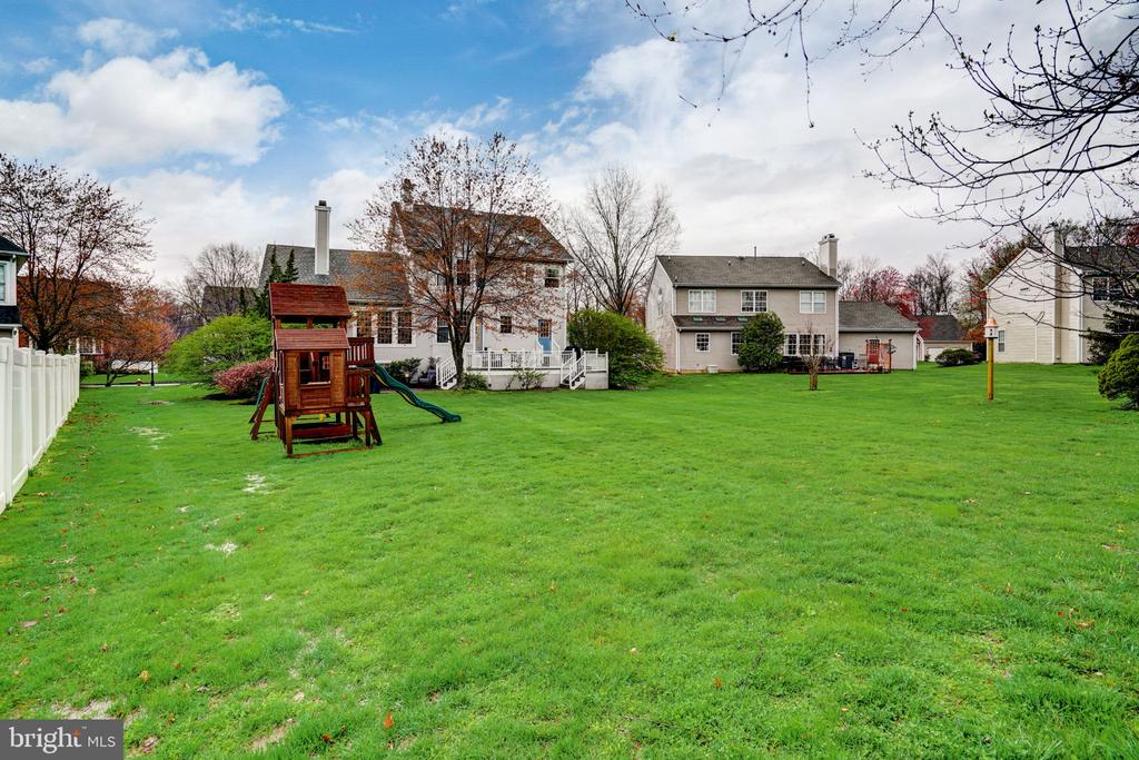 14 Larchmont Ct