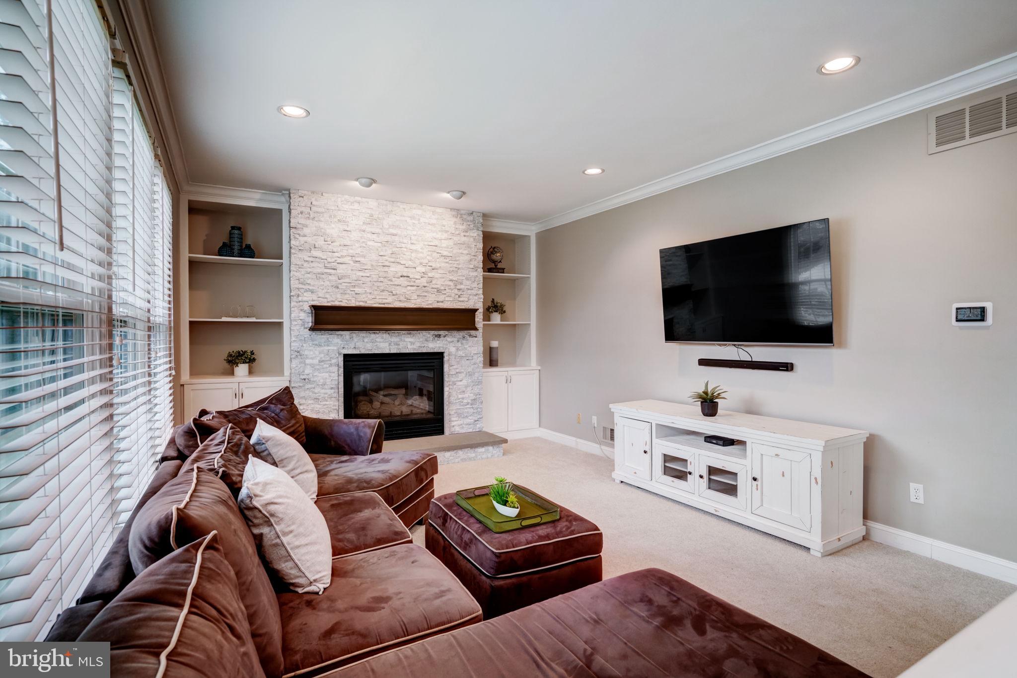 14 Larchmont Ct