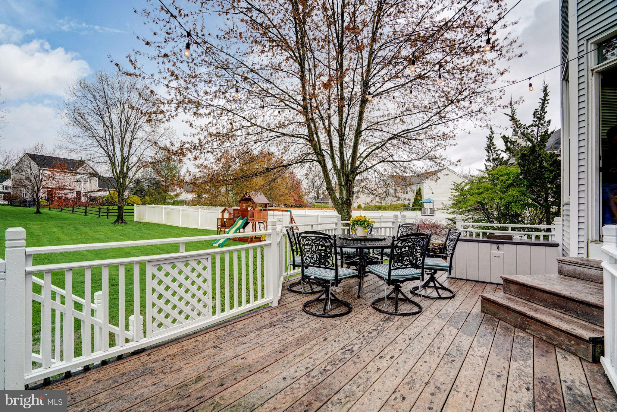 14 Larchmont Ct