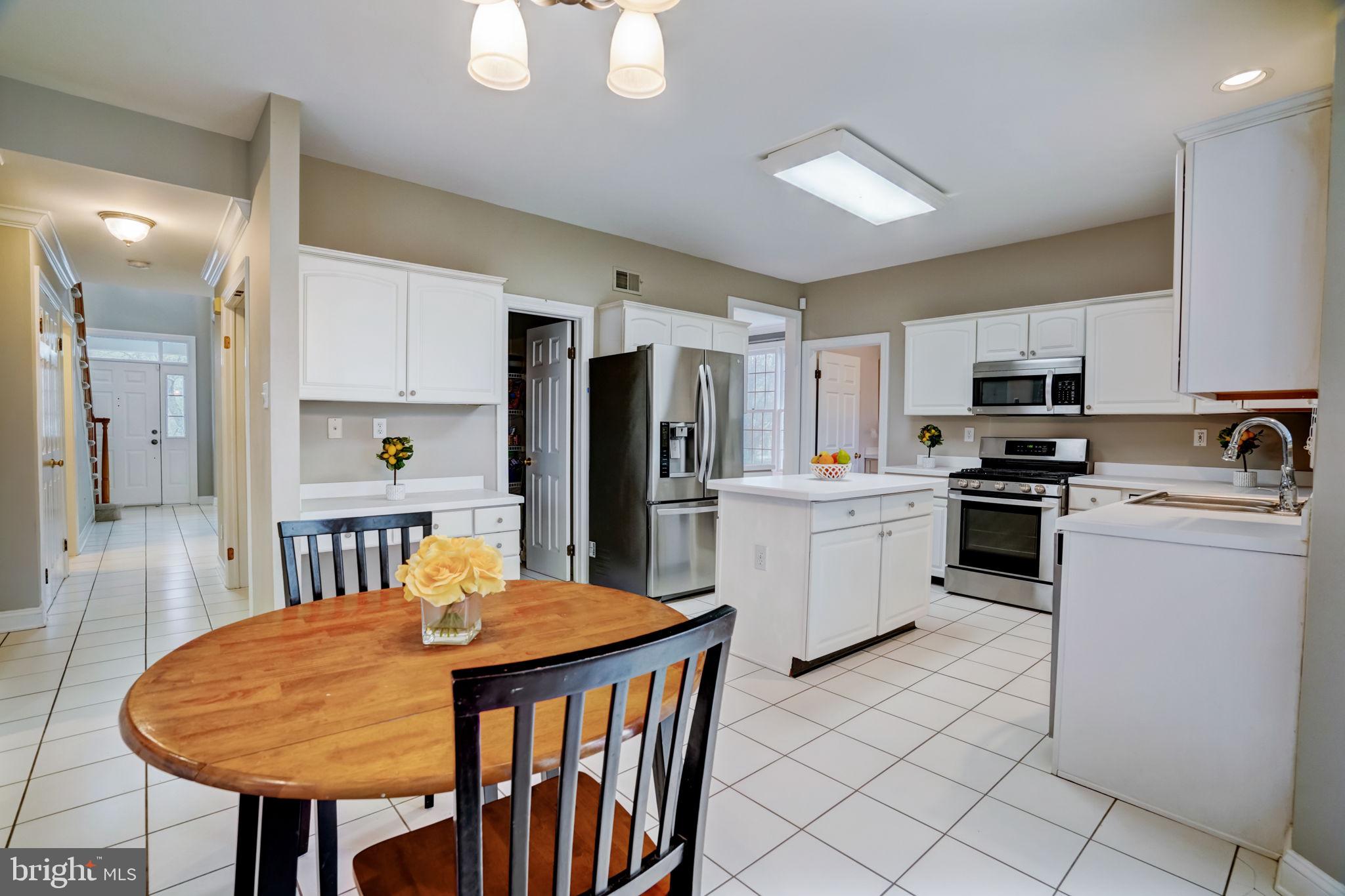 14 Larchmont Ct