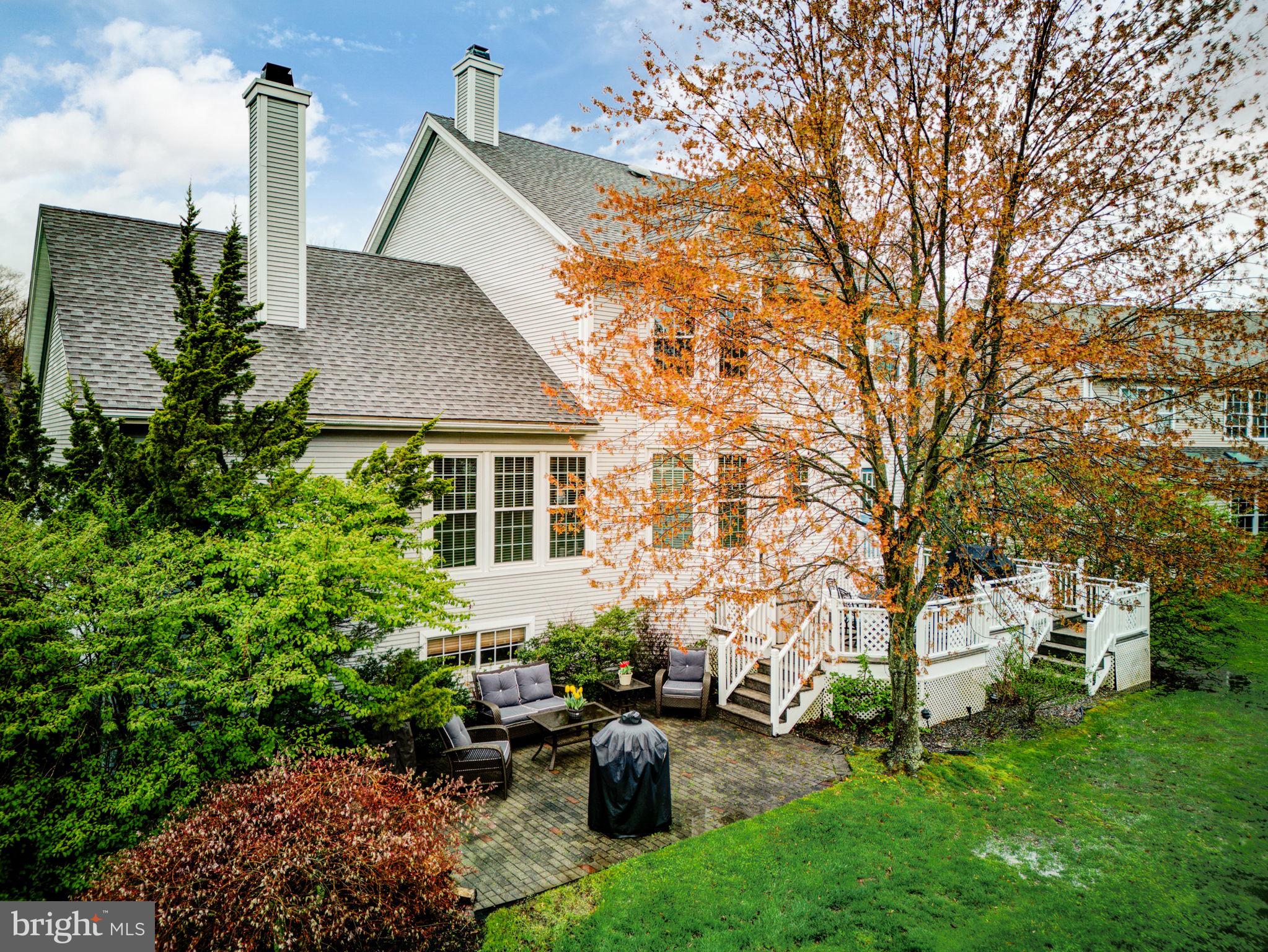 14 Larchmont Ct