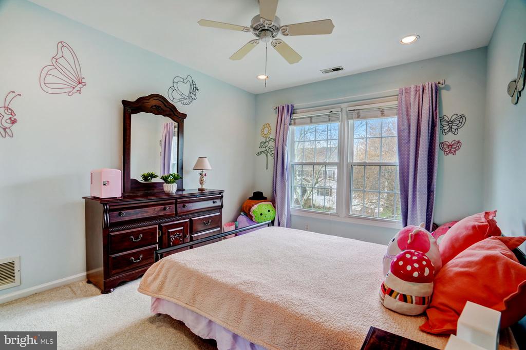 14 Larchmont Ct