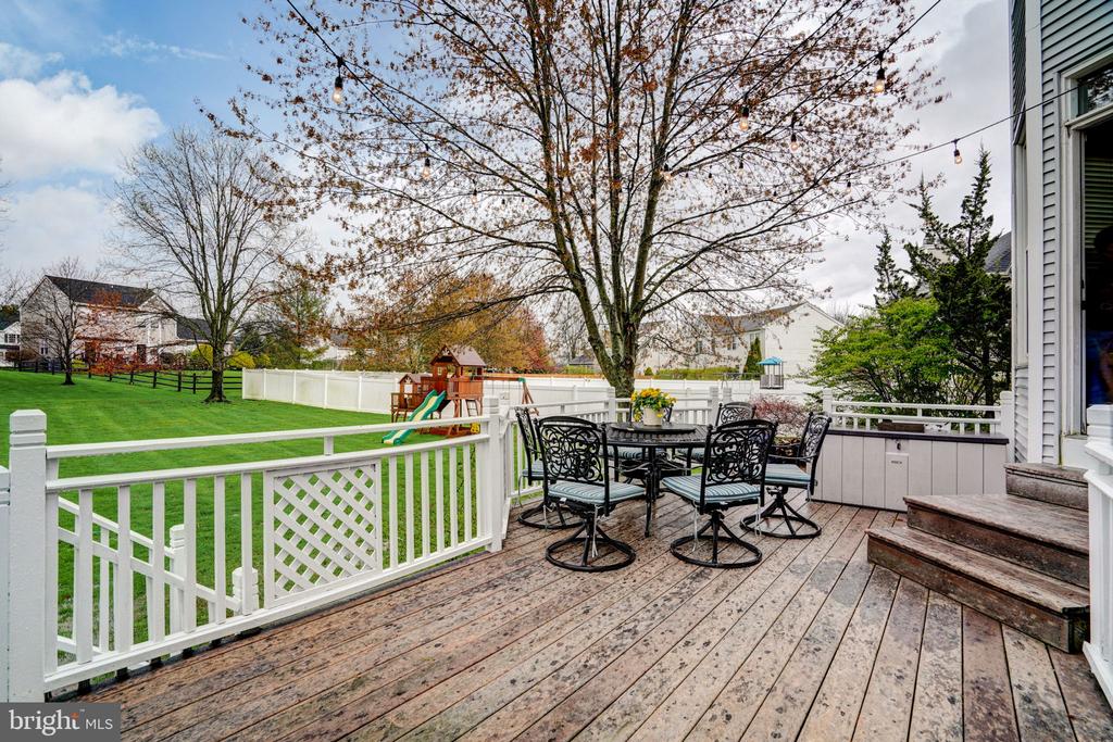 14 Larchmont Ct
