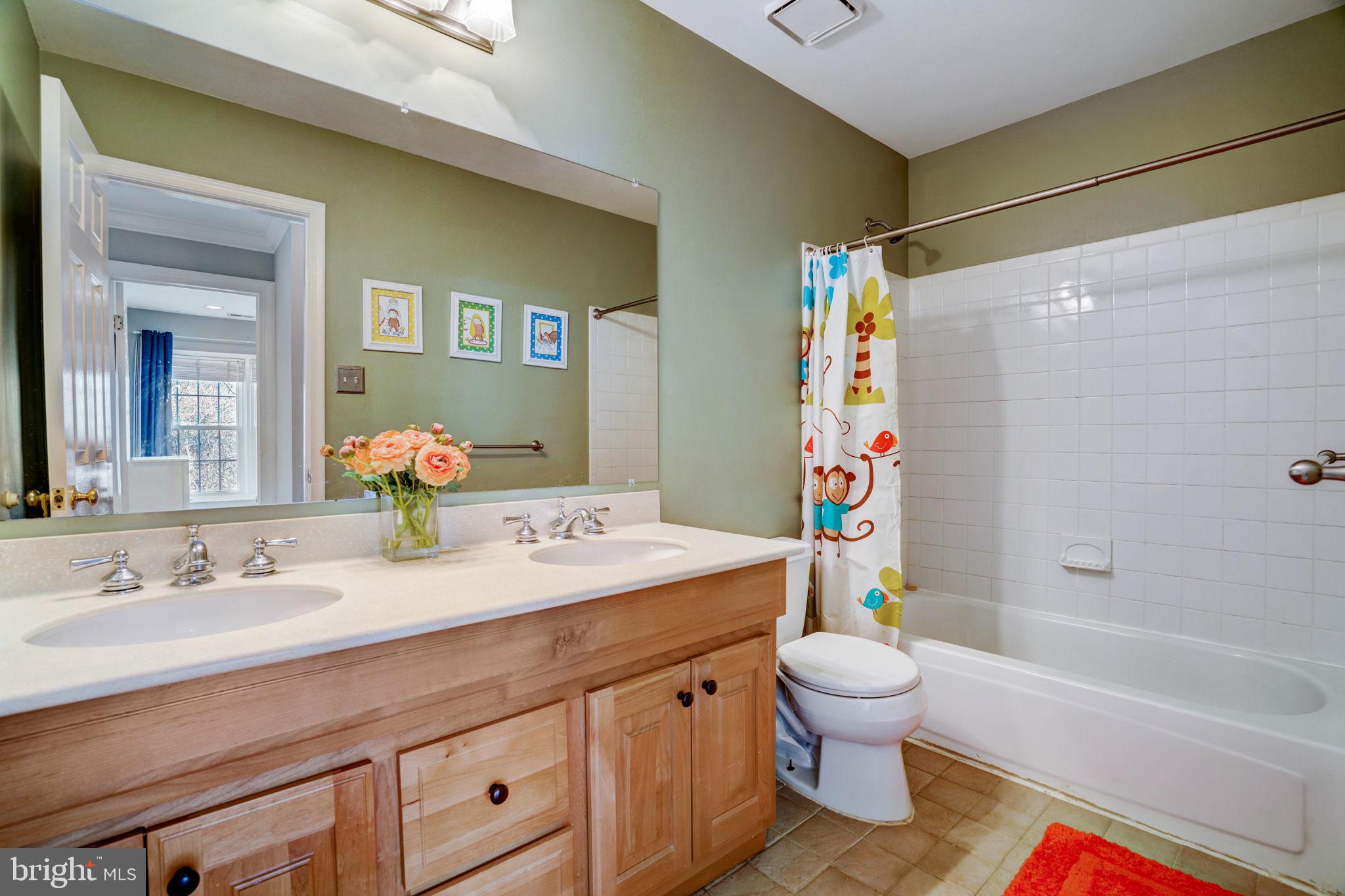 14 Larchmont Ct