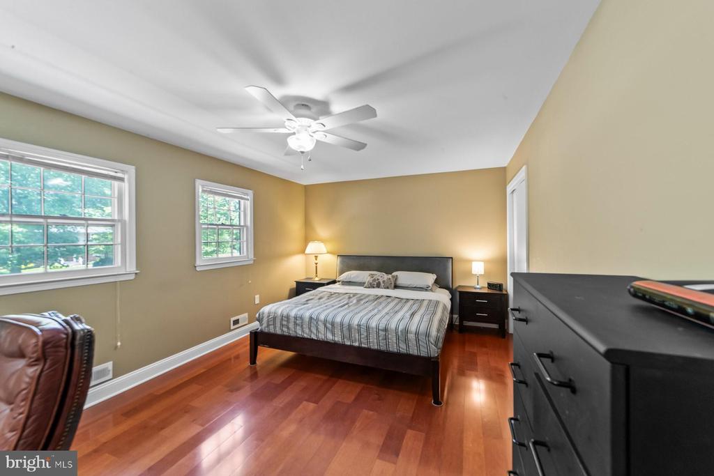 17 Wood Hollow Rd
