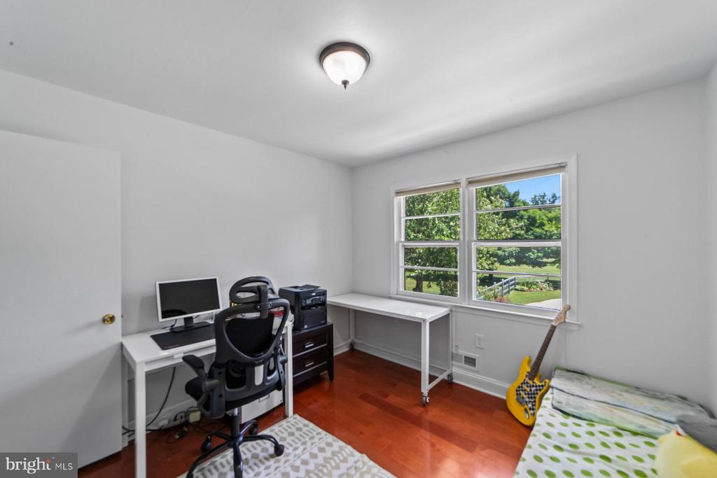 17 Wood Hollow Rd