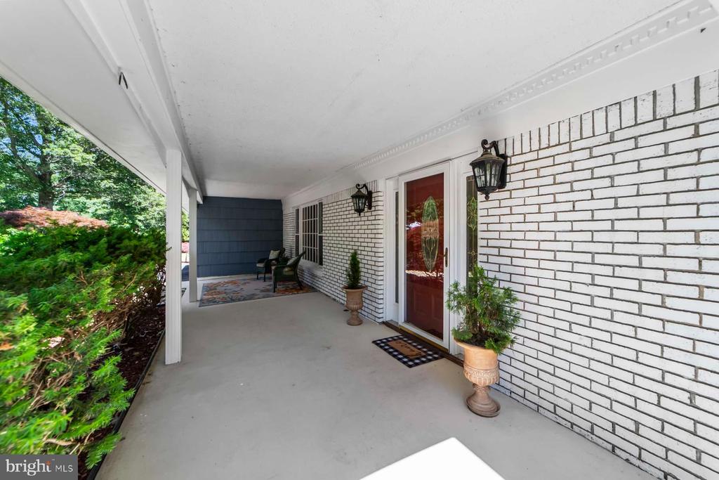 17 Wood Hollow Rd