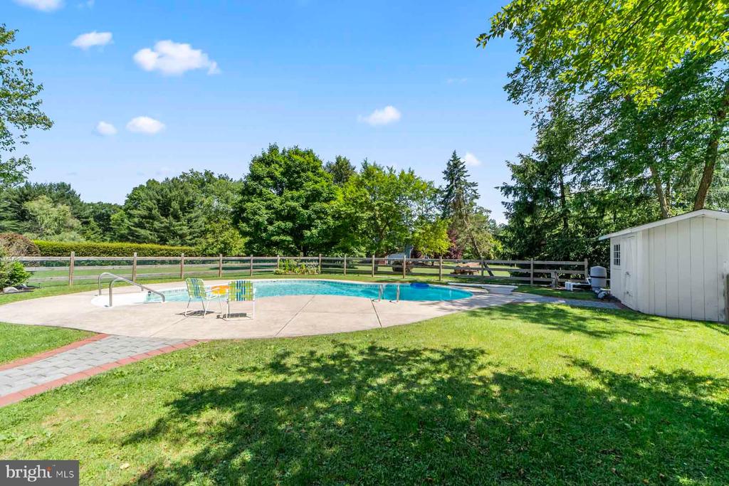 17 Wood Hollow Rd