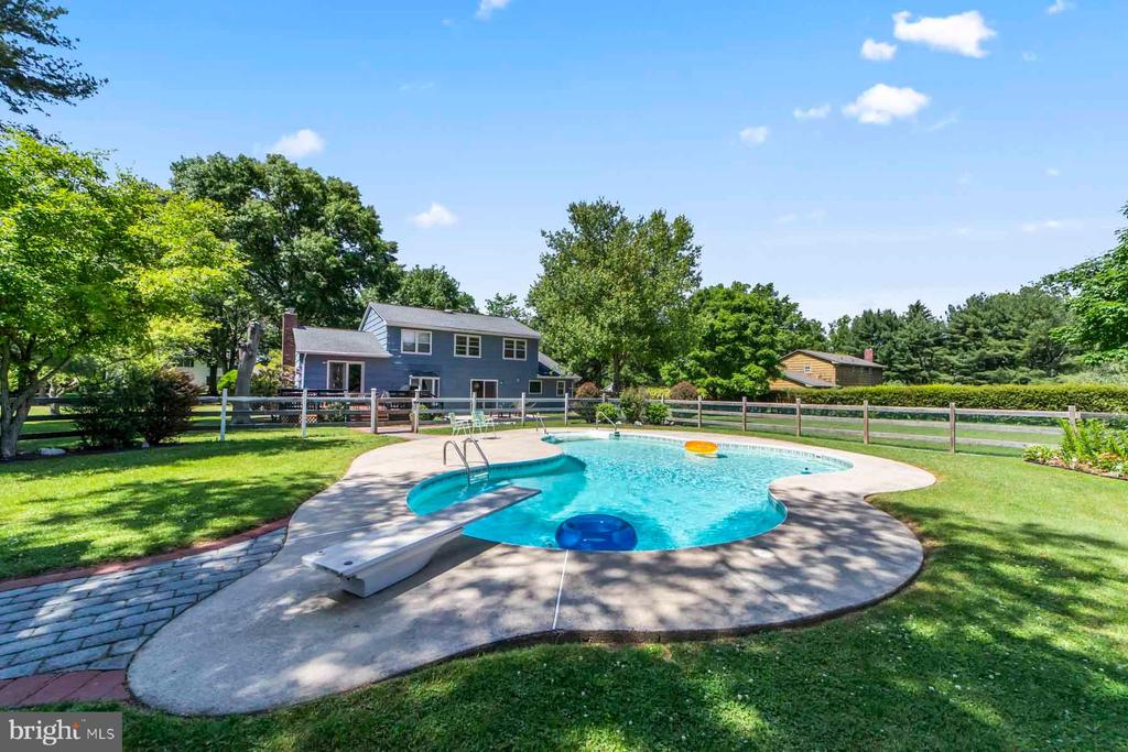 17 Wood Hollow Rd