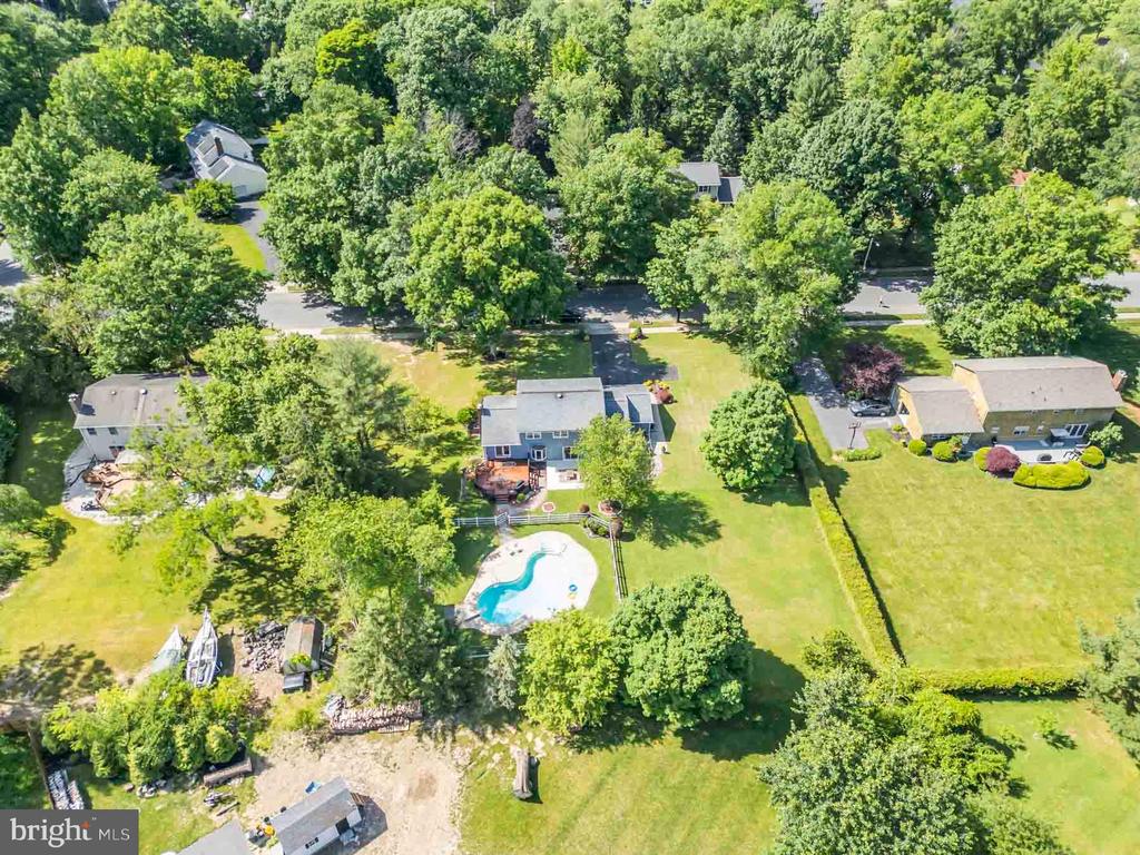 17 Wood Hollow Rd