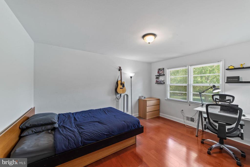 17 Wood Hollow Rd