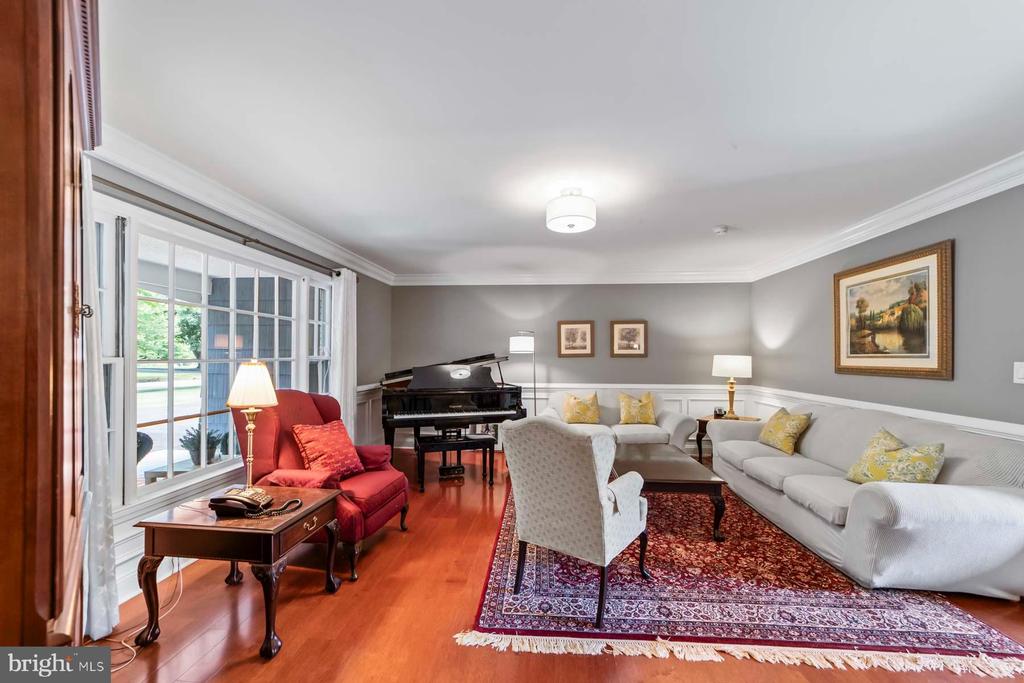 17 Wood Hollow Rd