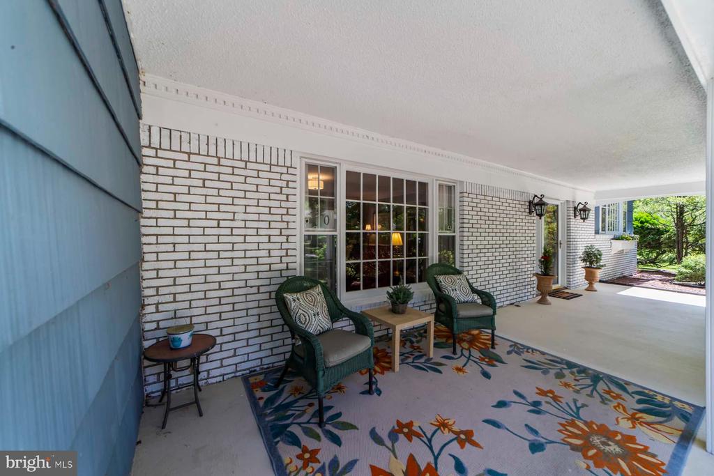 17 Wood Hollow Rd