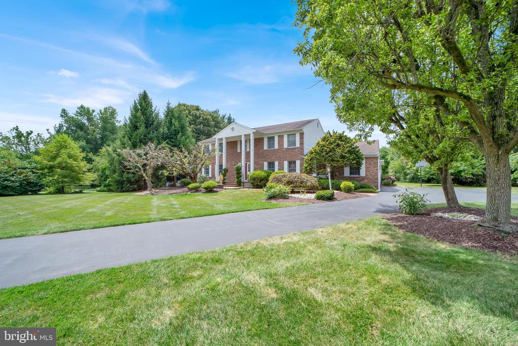 38 Foxcroft Dr
