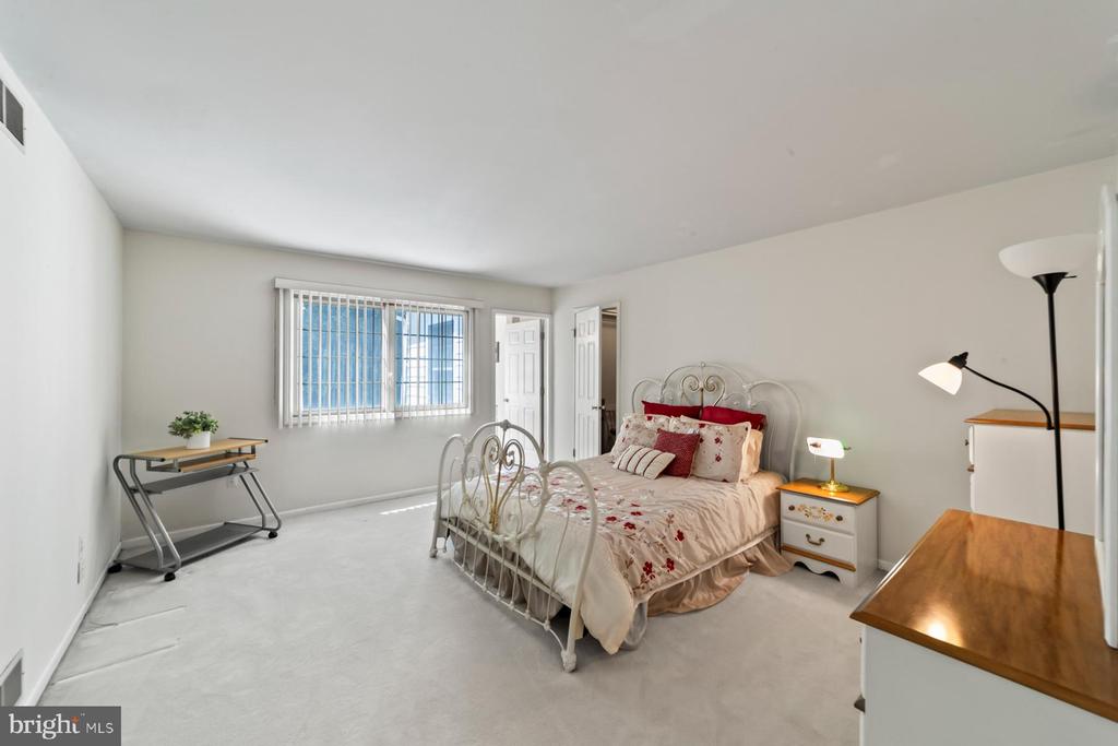 38 Foxcroft Dr