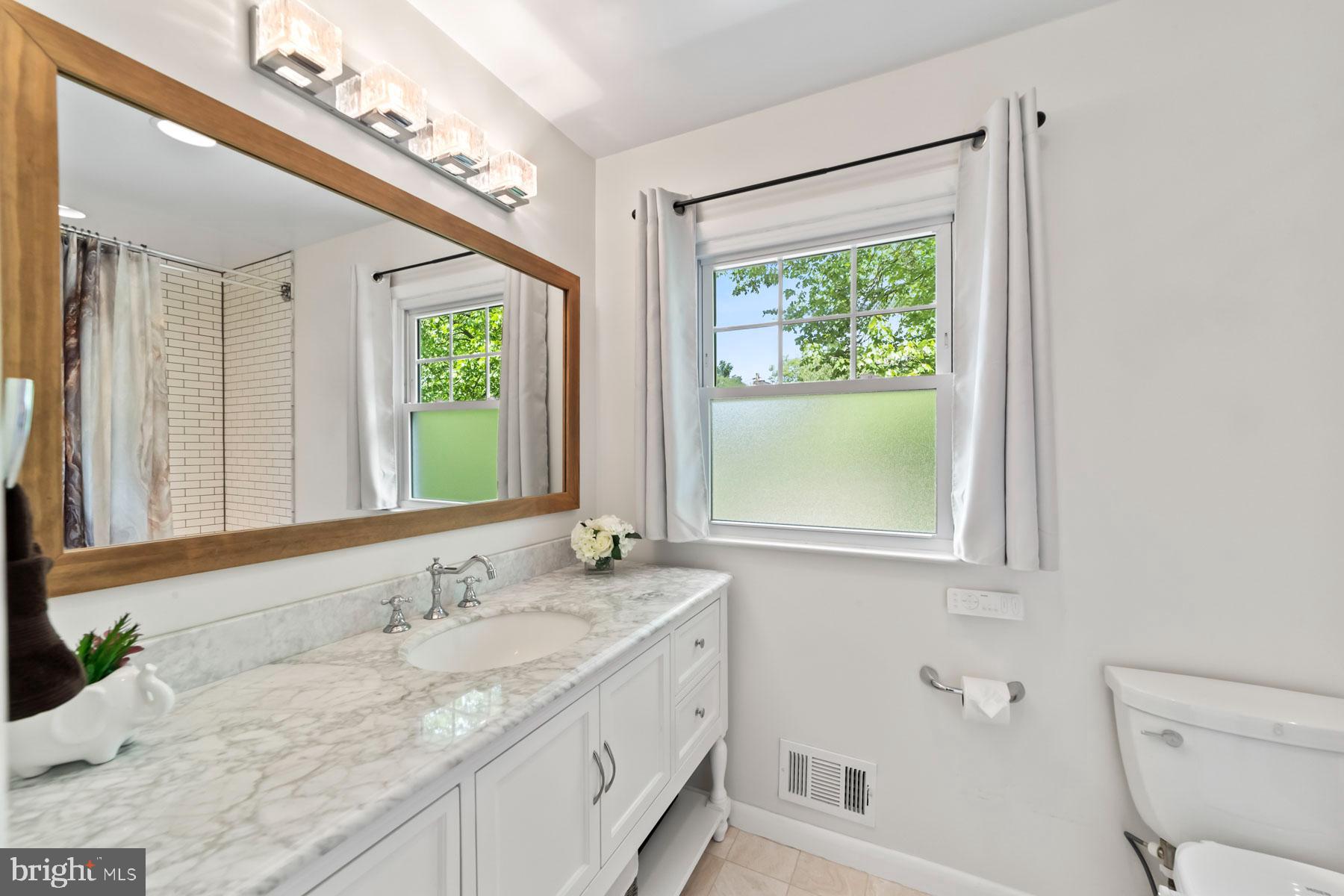 47 Lopatcong Dr