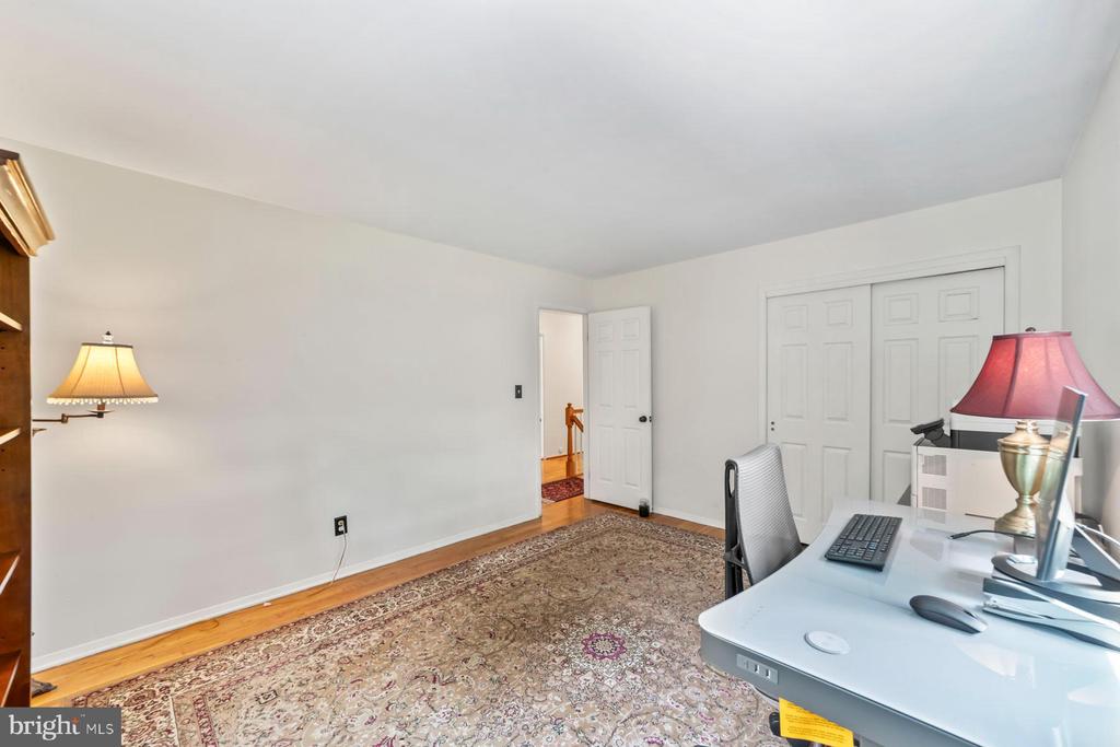 47 Lopatcong Dr