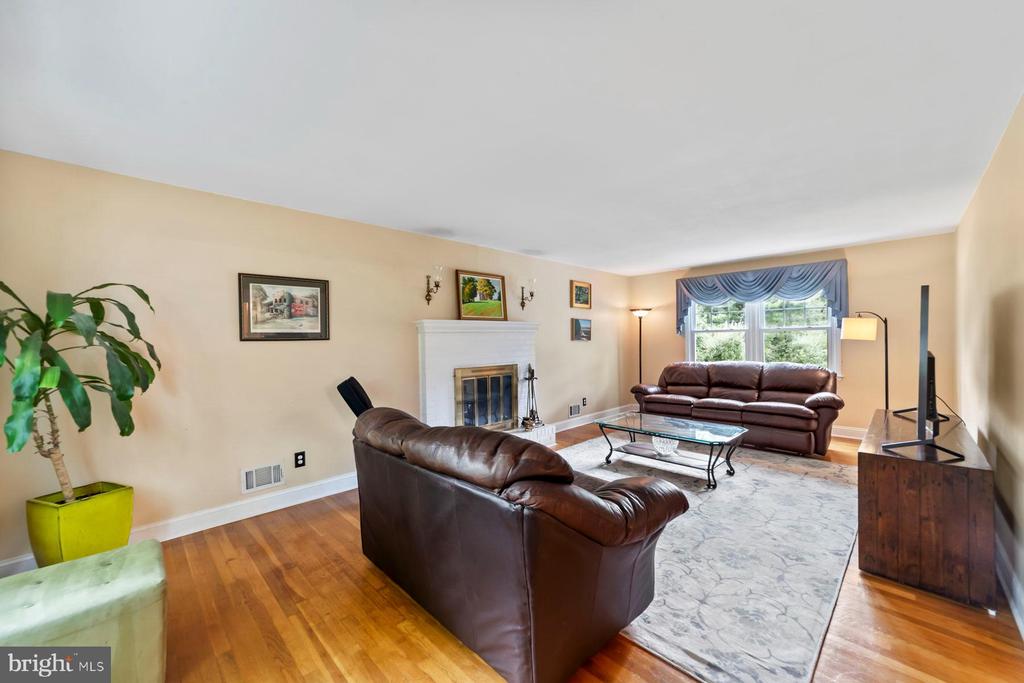 47 Lopatcong Dr