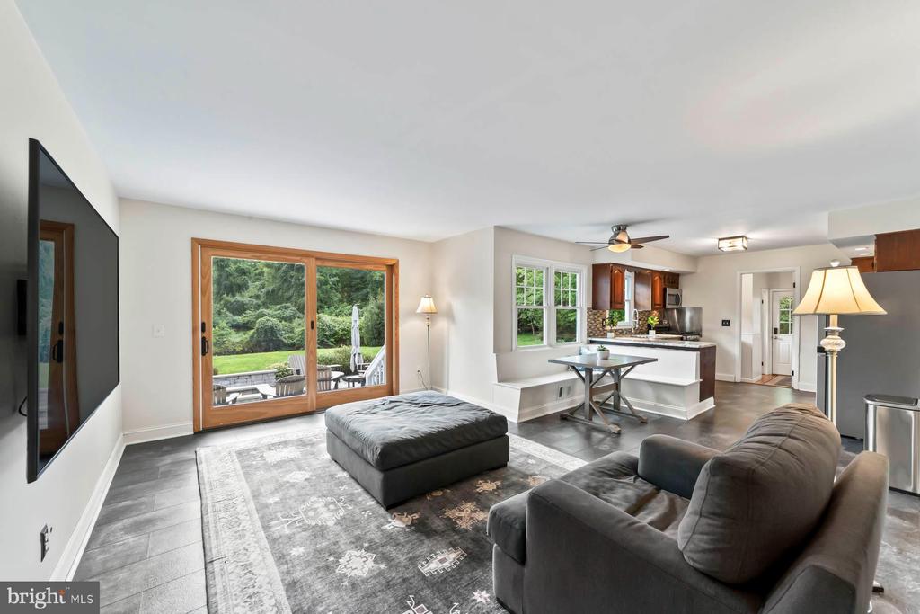 47 Lopatcong Dr