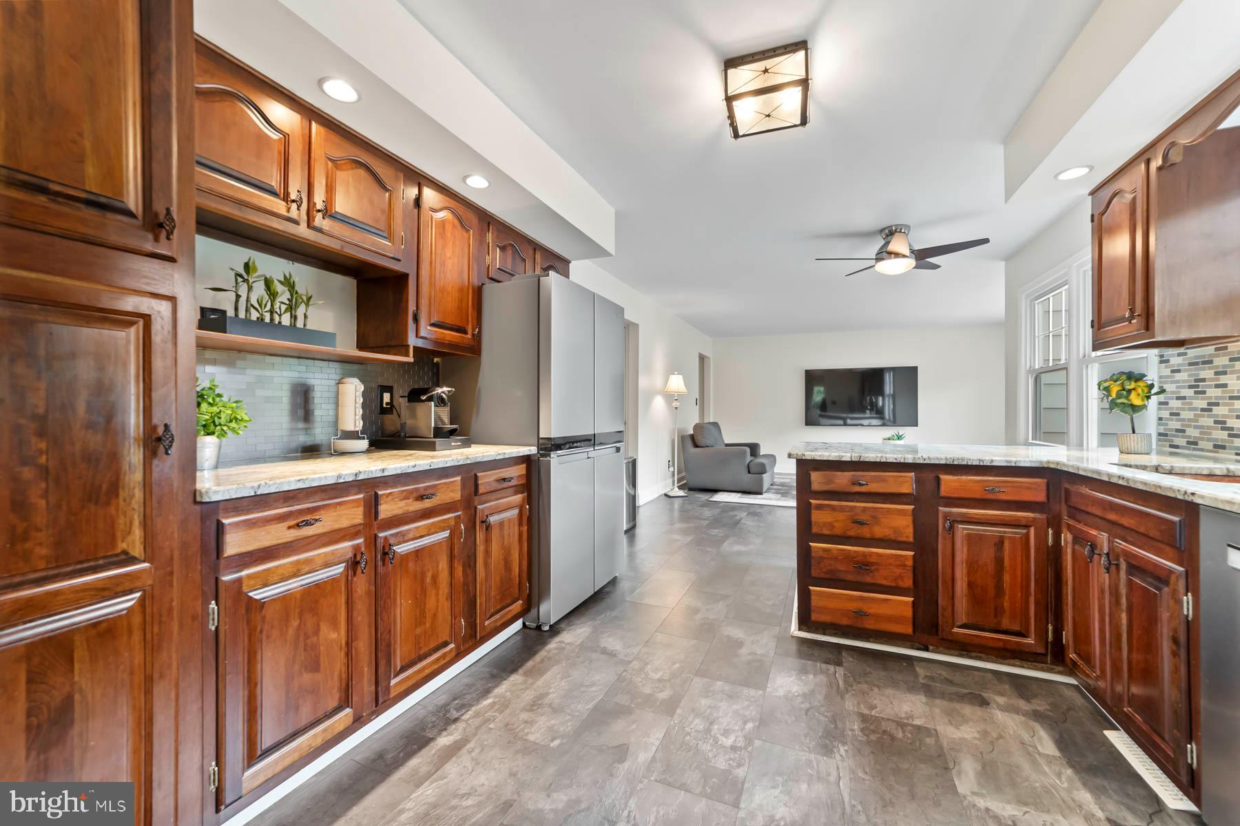 47 Lopatcong Dr