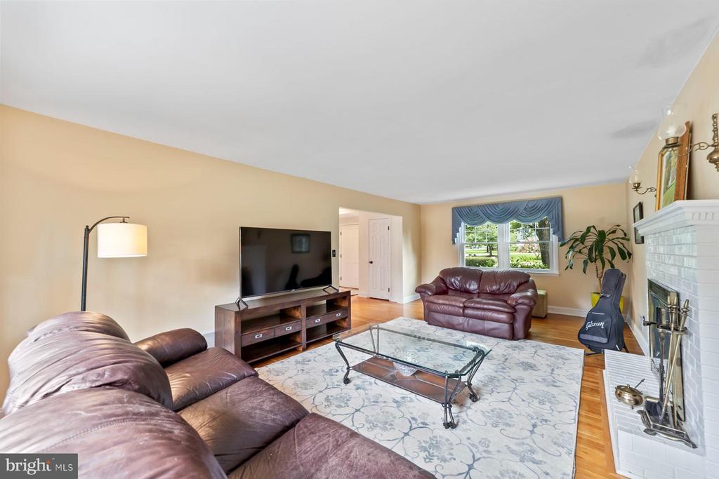 47 Lopatcong Dr