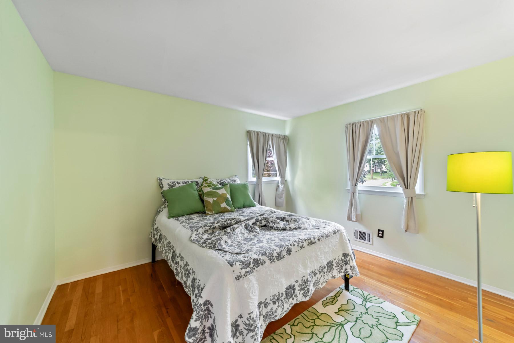 47 Lopatcong Dr