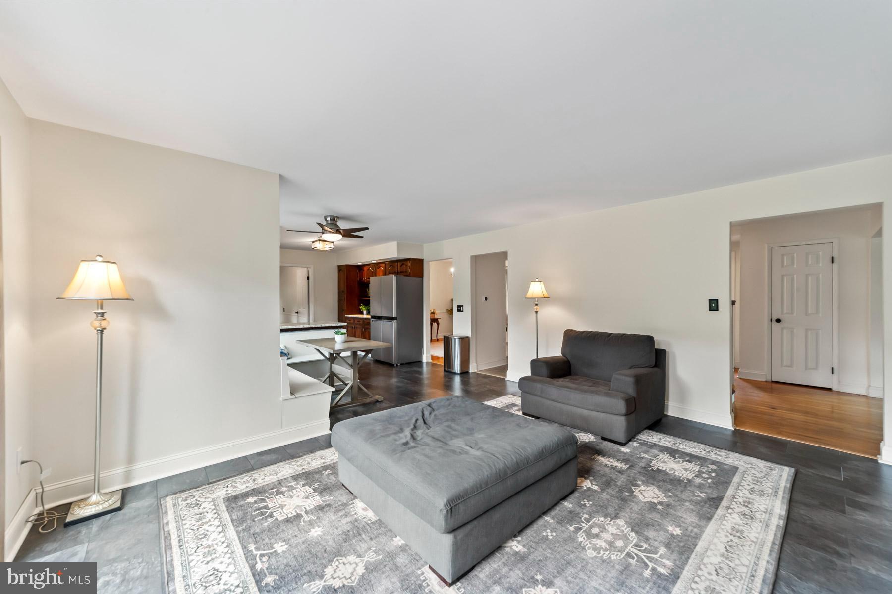 47 Lopatcong Dr