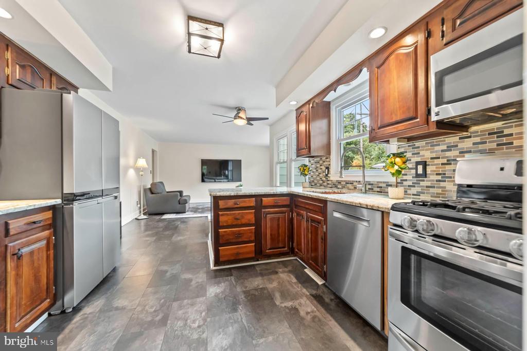 47 Lopatcong Dr