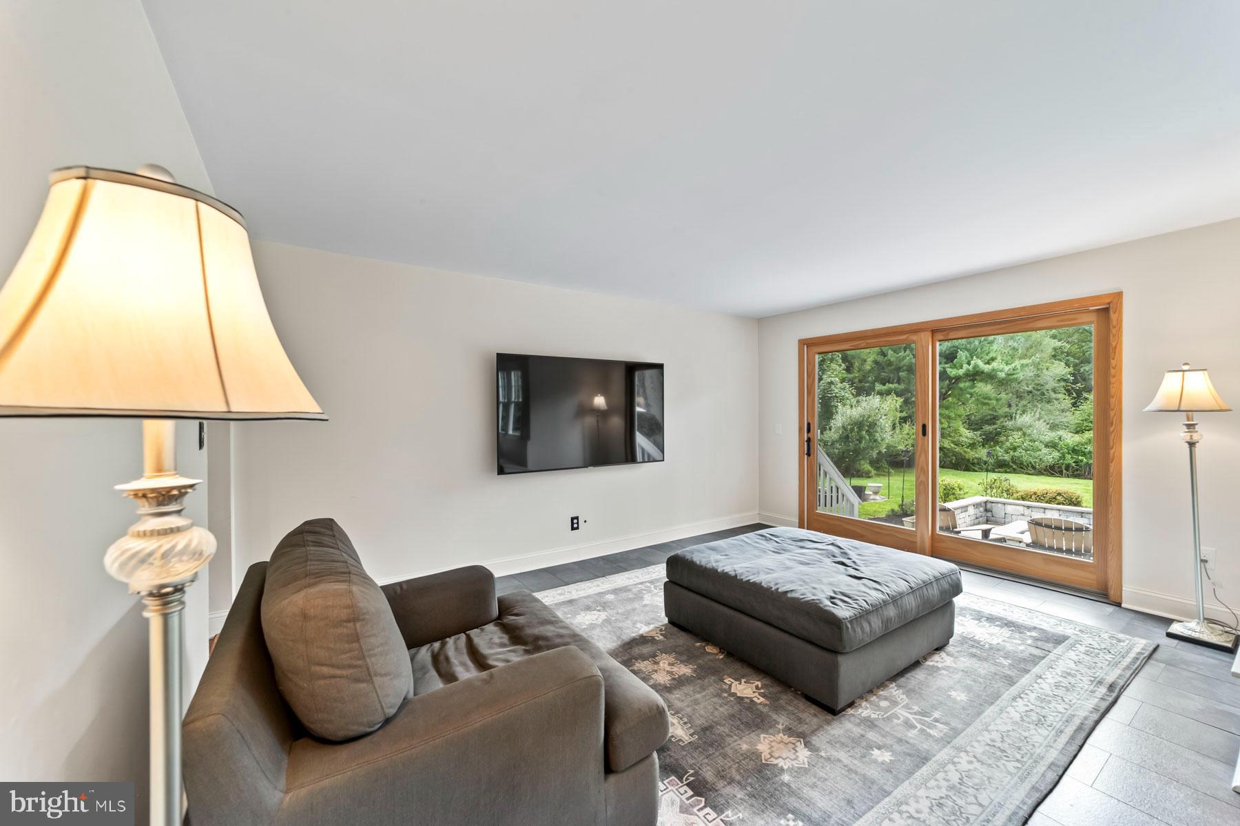 47 Lopatcong Dr