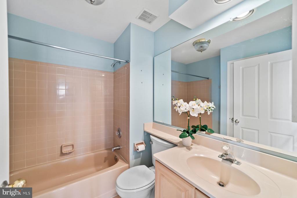 168 Neil Ct