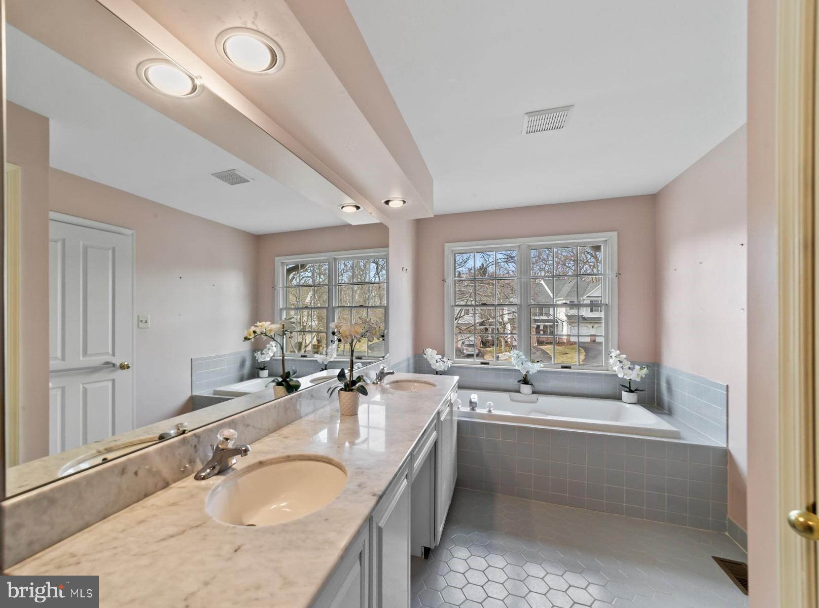 168 Neil Ct
