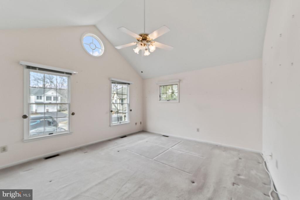 168 Neil Ct